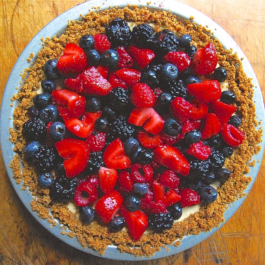 How to glaze berries via @kingarthurflour